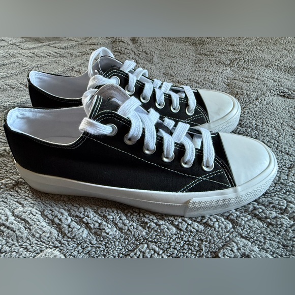 🆕 No Boundaries Classic Black & White Low-Top Canvas Sneakers size 8.5 - Picture 5 of 8